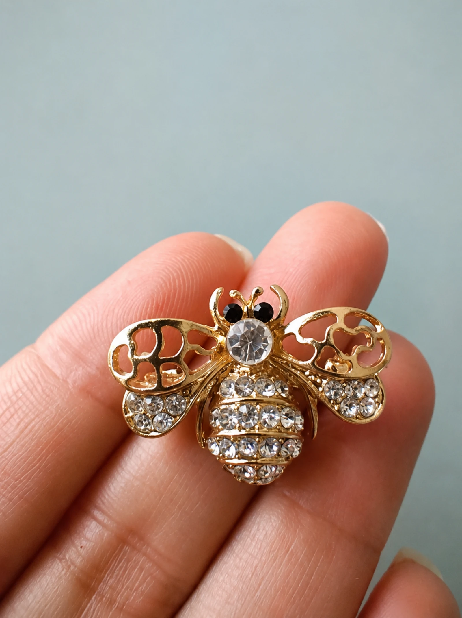 Broche Abelha Dourado com Cristais